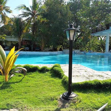 Lucky Beach Resort Trincomalee Exterior photo