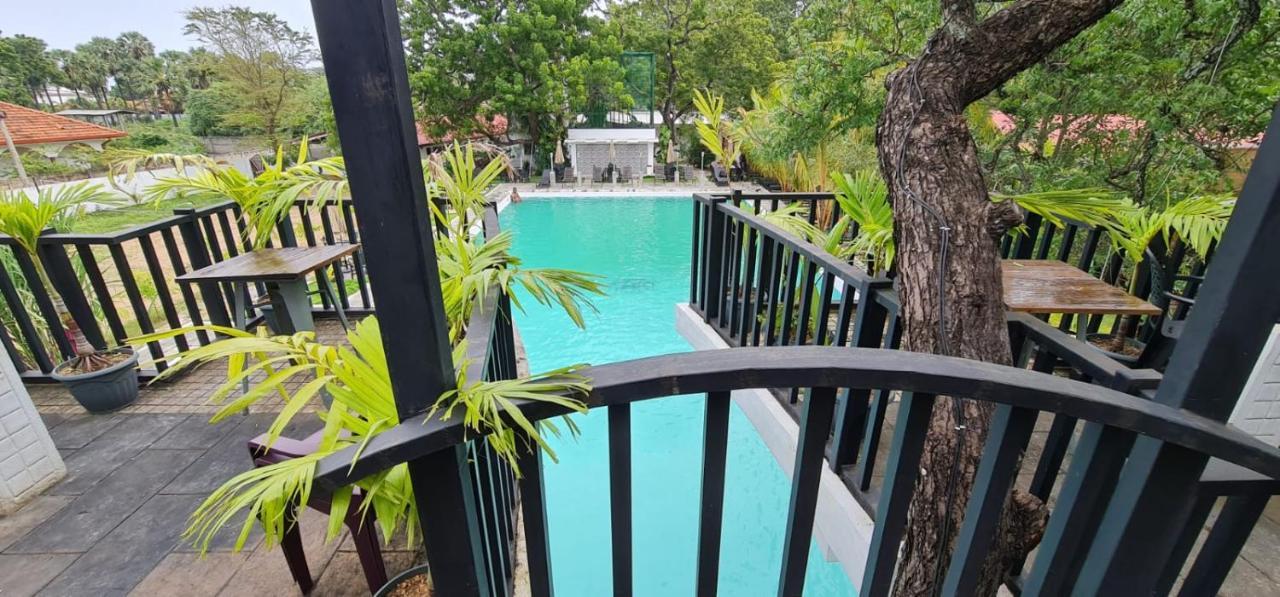 Lucky Beach Resort Trincomalee Exterior photo