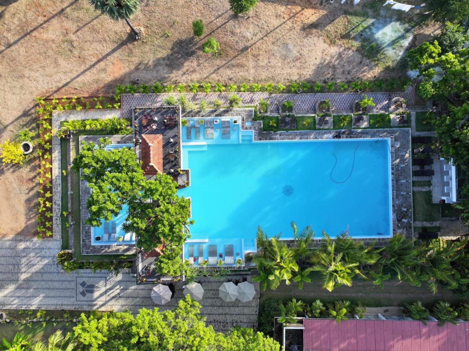 Lucky Beach Resort Trincomalee Exterior photo